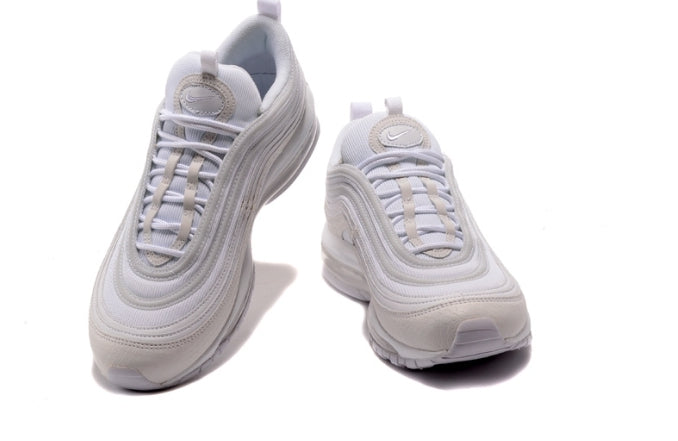 Les baskets Nike Air Max 97 sont synonymes de style emblématique et de confort absolu. Leur design ondulé distinctif.pas cher. Le moins cher.