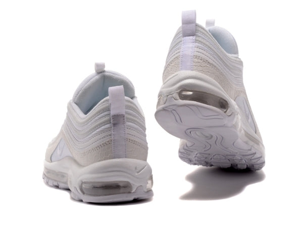 Les baskets Nike Air Max 97 sont synonymes de style emblématique et de confort absolu. Leur design ondulé distinctif.pas cher. Le moins cher.