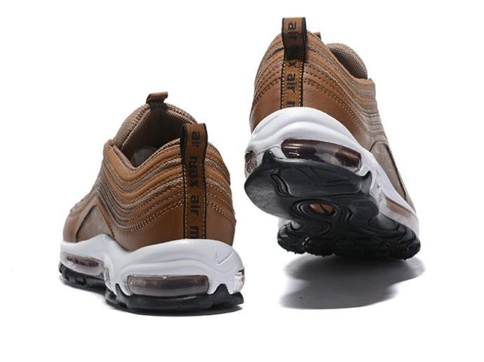 Les baskets Nike Air Max 97 sont synonymes de style emblématique et de confort absolu. Leur design ondulé distinctif.pas cher. Le moins cher.