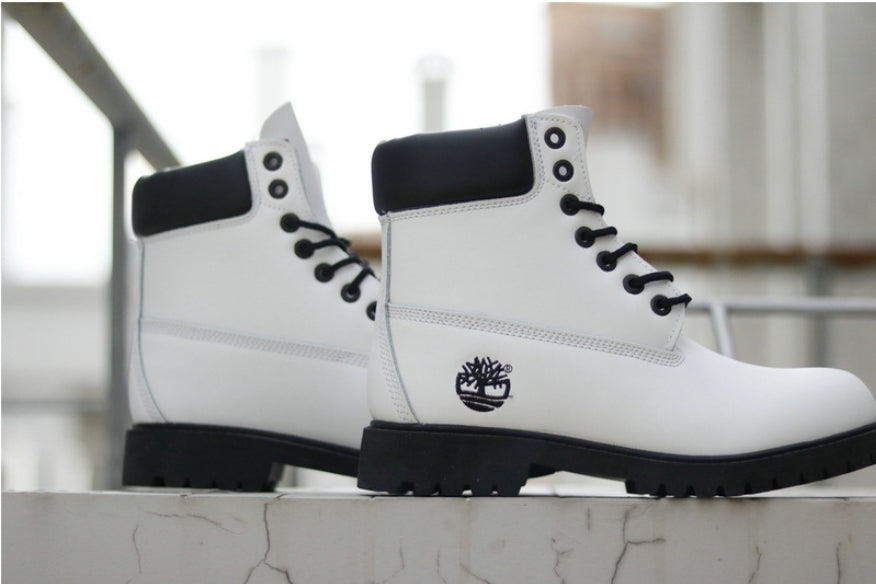 Les baskets Botte Timberland   intemporel et robustesse.  design qualité supérieure les rendent indispensables  aventuriers.pas cher. Le moins cher.