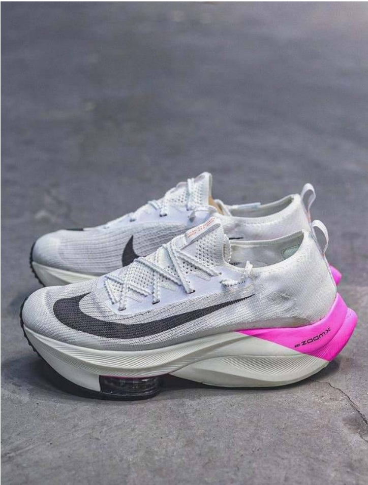 Les baskets Nike Air Zoom combinent style et performance, offrant une expérience unique. Leur design élégant. Pas cher. Le moins Cher.