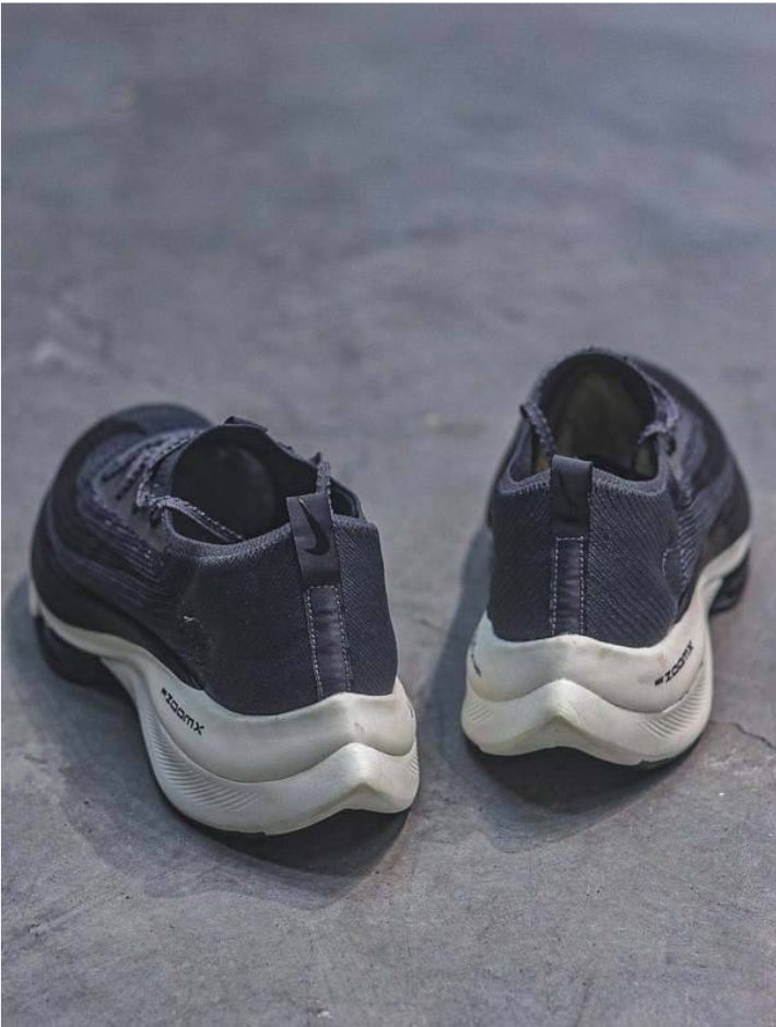 Les baskets Nike Air Zoom combinent style et performance, offrant une expérience unique. Leur design élégant. Pas cher. Le moins Cher.