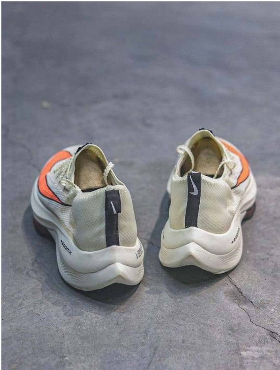 Les baskets Nike Air Zoom combinent style et performance, offrant une expérience unique. Leur design élégant. Pas cher. Le moins Cher.