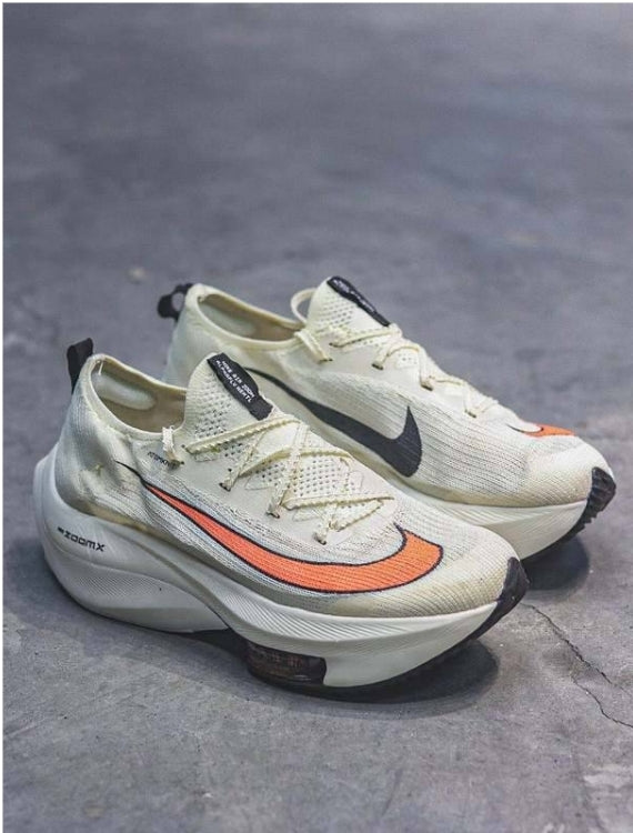 Les baskets Nike Air Zoom combinent style et performance, offrant une expérience unique. Leur design élégant. Pas cher. Le moins Cher.