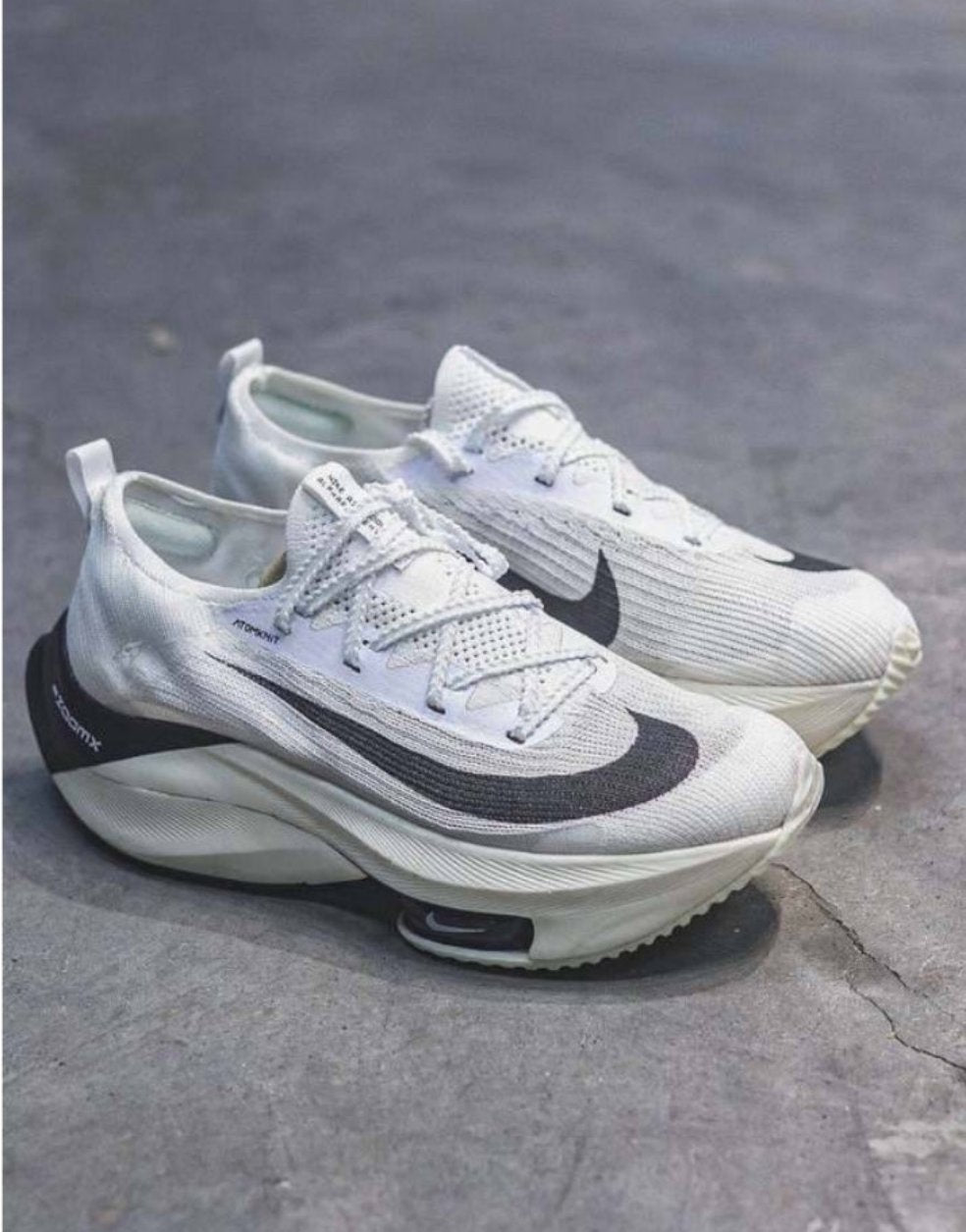 Les baskets Nike Air Zoom combinent style et performance, offrant une expérience unique. Leur design élégant. Pas cher. Le moins Cher.