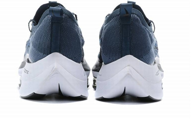 Les baskets Nike Air Zoom combinent style et performance, offrant une expérience unique. Leur design élégant. Pas cher. Le moins Cher.