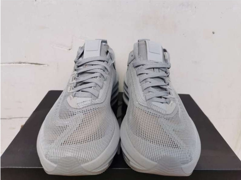 Les baskets Nike Air Zoom combinent style et performance, offrant une expérience unique. Leur design élégant. Pas cher. Le moins Cher.