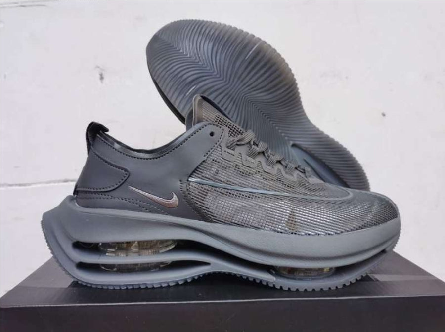 Les baskets Nike Air Zoom combinent style et performance, offrant une expérience unique. Leur design élégant. Pas cher. Le moins Cher.