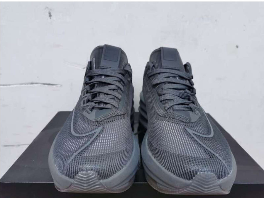 Les baskets Nike Air Zoom combinent style et performance, offrant une expérience unique. Leur design élégant. Pas cher. Le moins Cher.