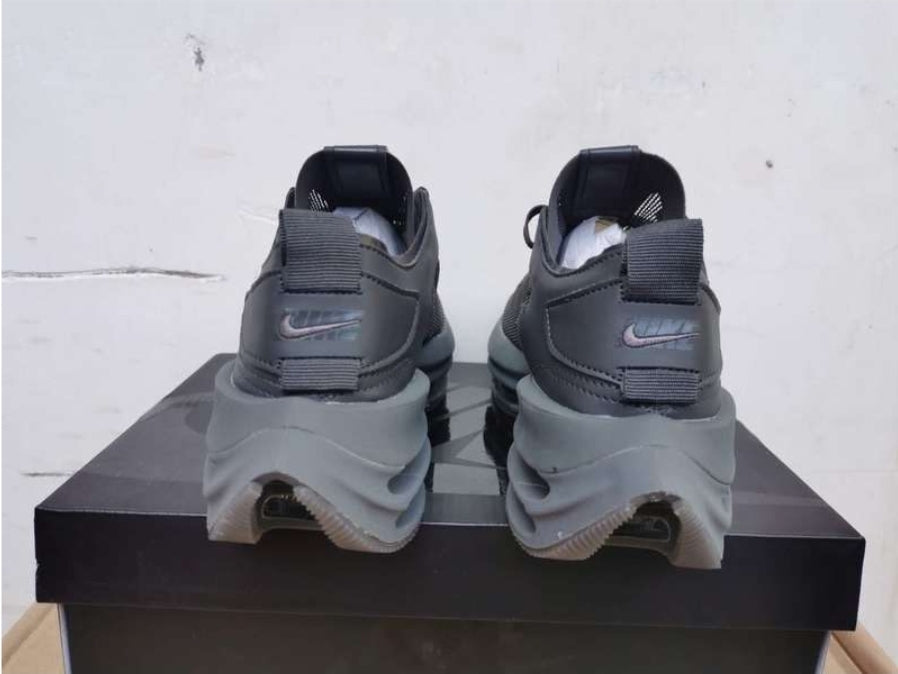 Les baskets Nike Air Zoom combinent style et performance, offrant une expérience unique. Leur design élégant. Pas cher. Le moins Cher.