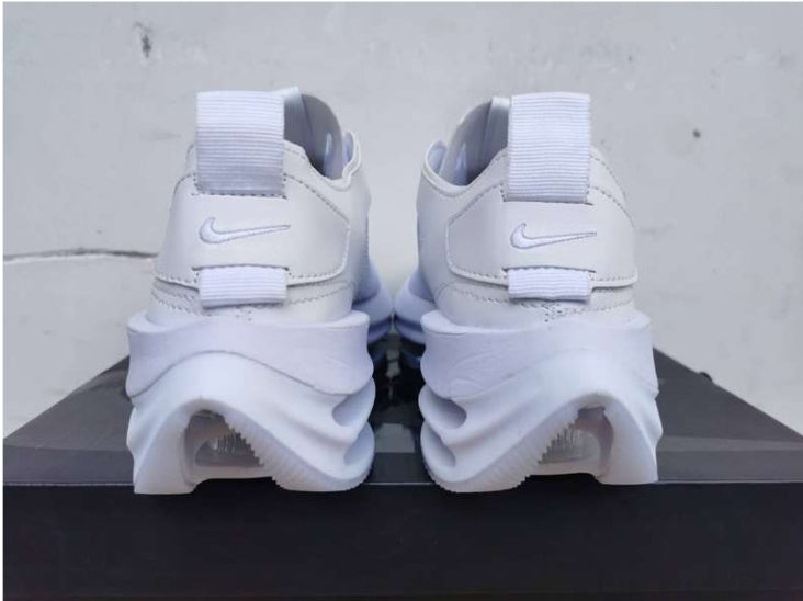 Les baskets Nike Air Zoom combinent style et performance, offrant une expérience unique. Leur design élégant. Pas cher. Le moins Cher.
