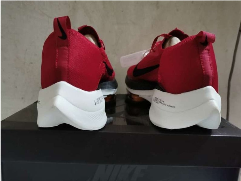 Les baskets Nike Air Zoom combinent style et performance, offrant une expérience unique. Leur design élégant. Pas cher. Le moins Cher.