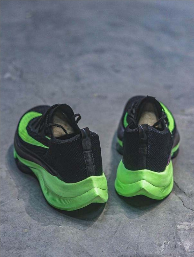 Les baskets Nike Air Zoom combinent style et performance, offrant une expérience unique. Leur design élégant. Pas cher. Le moins Cher.