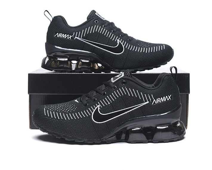 Les baskets Nike Shox PU marient style audacieux et innovation technologique. Leur design distinctif attire les passionnés de mode et de performance.