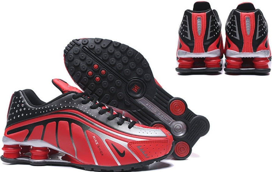 Les baskets Nike Shox R4 combinent style audacieux et innovation technologique exceptionnel et indispensable. Pas Cher. Le moins cher.