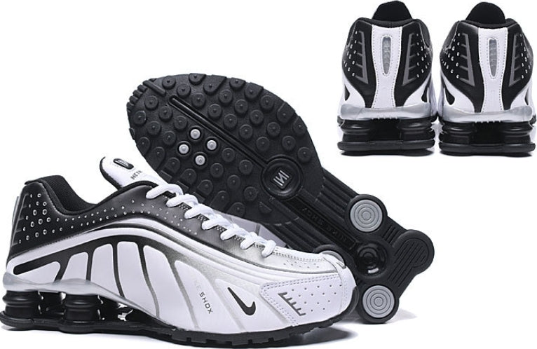 Les baskets Nike Shox R4 combinent style audacieux et innovation technologique exceptionnel et indispensable. Pas Cher. Le moins cher.