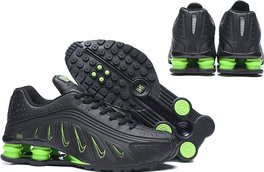 Les baskets Nike Shox R4 combinent style audacieux et innovation technologique exceptionnel et indispensable. Pas Cher. Le moins cher.