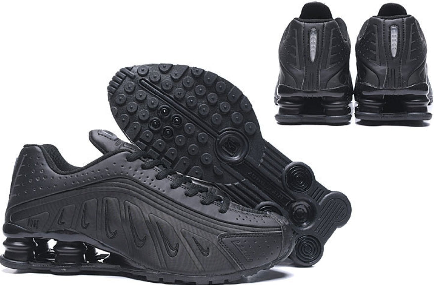 Les baskets Nike Shox R4 combinent style audacieux et innovation technologique exceptionnel et indispensable. Pas Cher. Le moins cher.