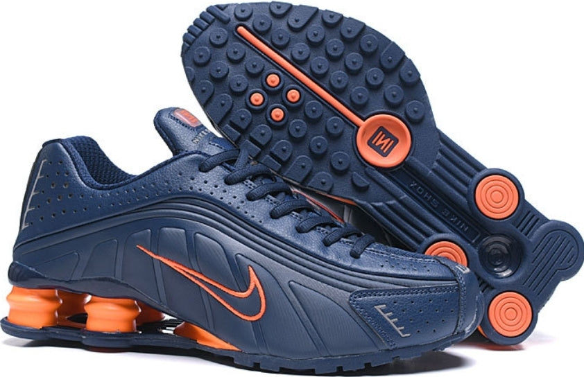 Les baskets Nike Shox R4 combinent style audacieux et innovation technologique exceptionnel et indispensable. Pas Cher. Le moins cher.