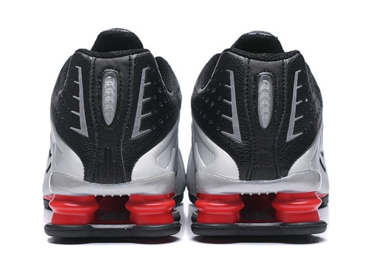 Les baskets Nike Shox R4 combinent style audacieux et innovation technologique exceptionnel et indispensable. Pas Cher. Le moins cher.