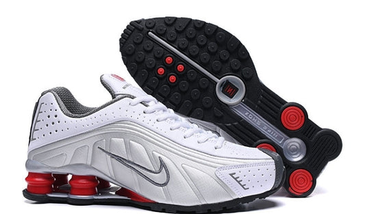 Les baskets Nike Shox R4 combinent style audacieux et innovation technologique exceptionnel et indispensable. Pas Cher. Le moins cher.