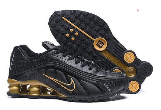 Les baskets Nike Shox R4 combinent style audacieux et innovation technologique exceptionnel et indispensable. Pas Cher. Le moins cher.