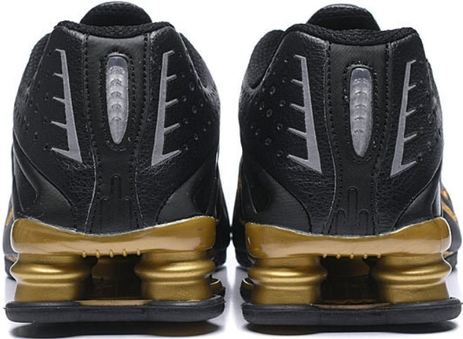 Les baskets Nike Shox R4 combinent style audacieux et innovation technologique exceptionnel et indispensable. Pas Cher. Le moins cher.