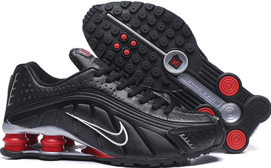 Les baskets Nike Shox R4 combinent style audacieux et innovation technologique exceptionnel et indispensable. Pas Cher. Le moins cher.