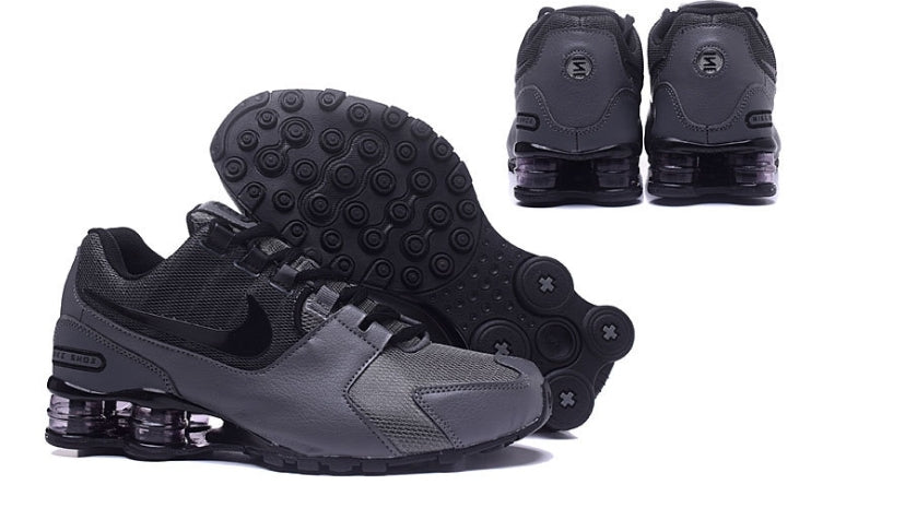 Les baskets Nike Shox R4 combinent style audacieux et innovation technologique exceptionnel et indispensable. Pas Cher. Le moins cher.