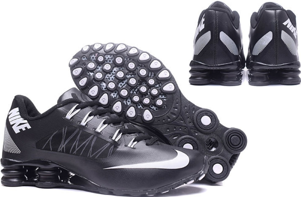 Les baskets Nike Air Shox sont réputées pour leur style emblématique et leur performance exceptionnelle.
inoubliable style.