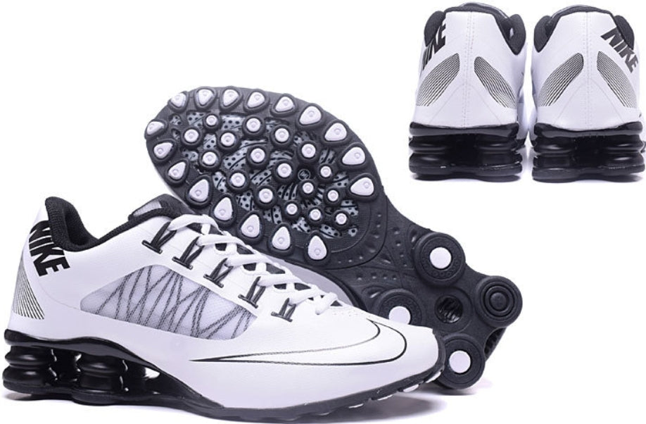 Les baskets Nike Air Shox sont réputées pour leur style emblématique et leur performance exceptionnelle.
inoubliable style.