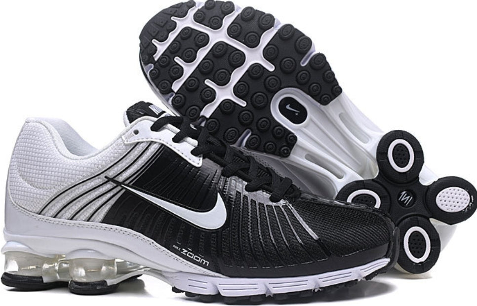 Les baskets Nike Air Shox sont réputées pour leur style emblématique et leur performance exceptionnelle.
inoubliable style.