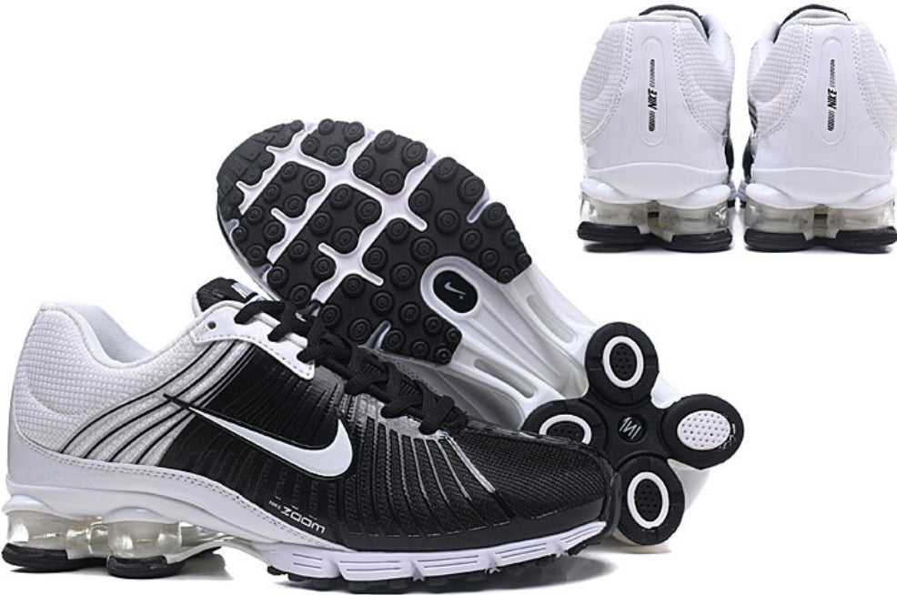 Les baskets Nike Air Shox sont réputées pour leur style emblématique et leur performance exceptionnelle.
inoubliable style.