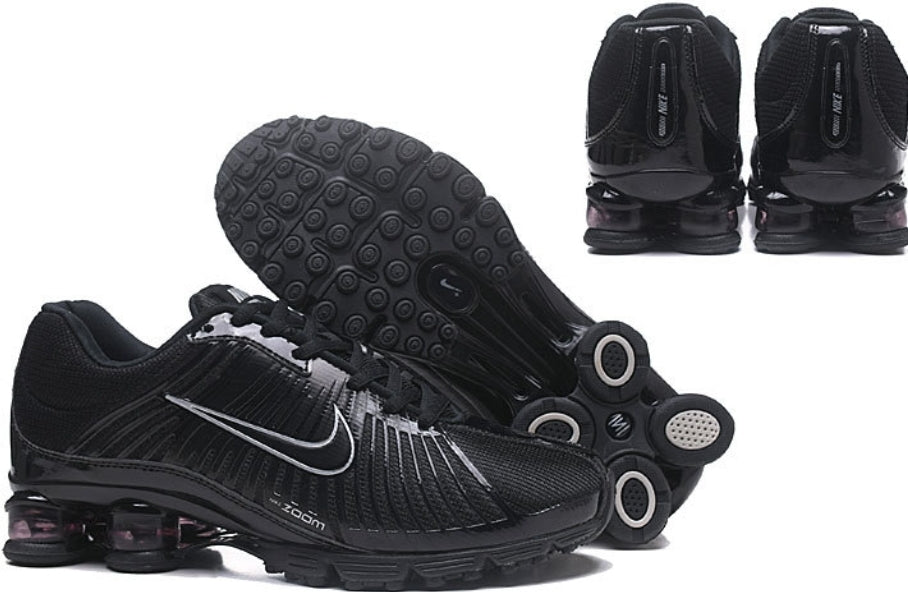 Les baskets Nike Air Shox sont réputées pour leur style emblématique et leur performance exceptionnelle.
inoubliable style.