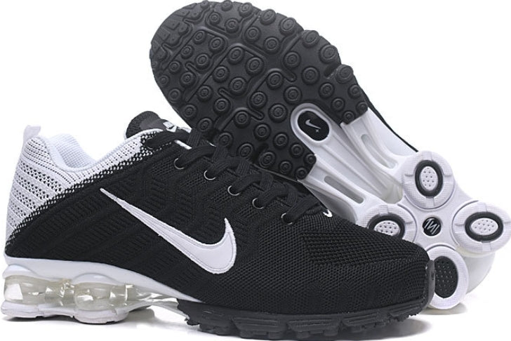 Les baskets Nike Air Shox sont réputées pour leur style emblématique et leur performance exceptionnelle.
inoubliable style.