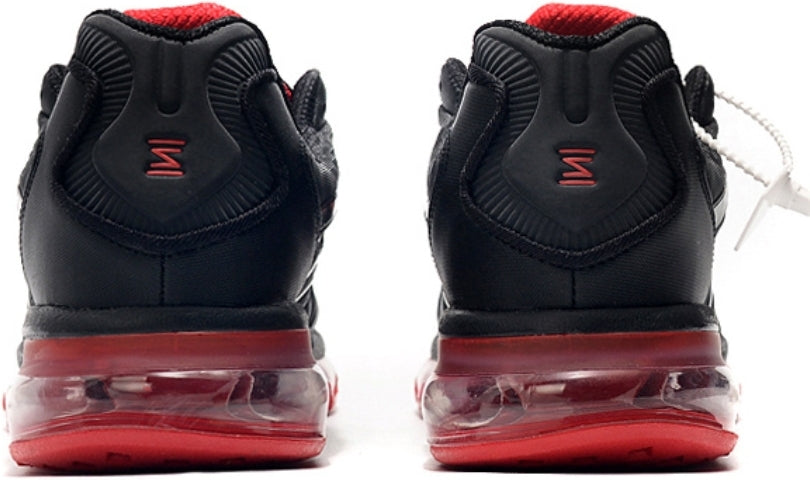 Les baskets Nike Air Shox 2020 allient style moderne et performance avancée. Leur design audacieux et innovant capte l’attention. Pas cher.le moins cher.