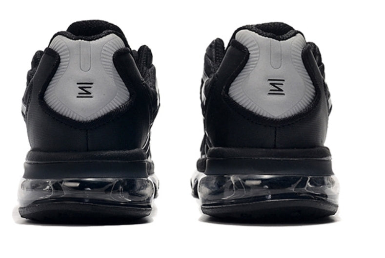 Les baskets Nike Air Shox 2020 allient style moderne et performance avancée. Leur design audacieux et innovant capte l’attention. Pas cher.le moins cher.