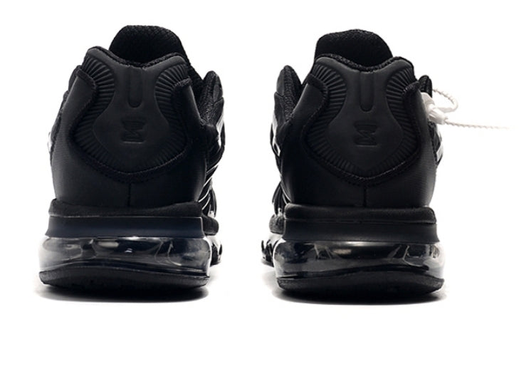 Les baskets Nike Air Shox 2020 allient style moderne et performance avancée. Leur design audacieux et innovant capte l’attention. Pas cher.le moins cher.