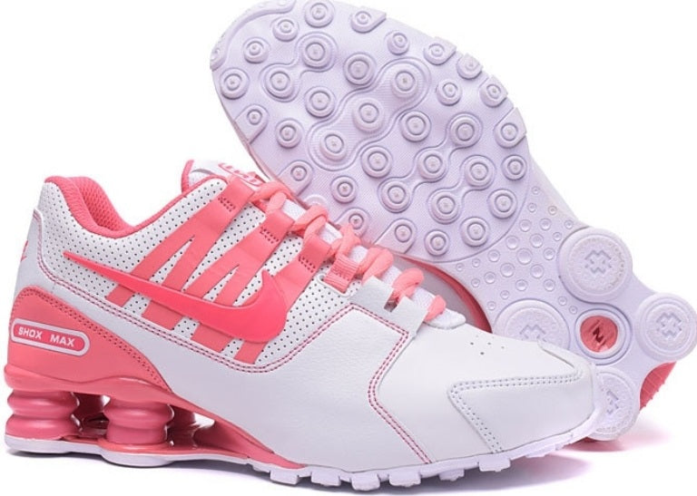 Les baskets Nike Shox PU marient style audacieux et innovation technologique. Leur design distinctif attire les passionnés de mode et de performance.