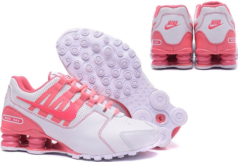 Les baskets Nike Shox PU marient style audacieux et innovation technologique. Leur design distinctif attire les passionnés de mode et de performance.