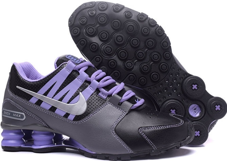 Les baskets Nike Shox PU marient style audacieux et innovation technologique. Leur design distinctif attire les passionnés de mode et de performance.