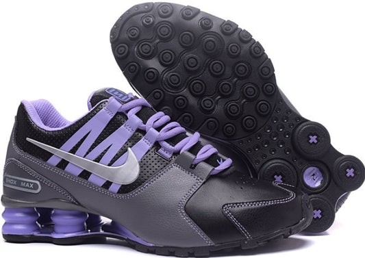 Les baskets Nike Shox PU marient style audacieux et innovation technologique. Leur design distinctif attire les passionnés de mode et de performance.