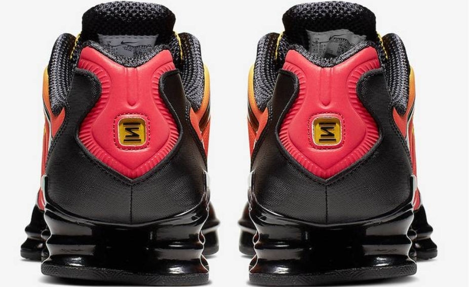 Les baskets Nike Shox R4 combinent style audacieux et innovation technologique exceptionnel et indispensable. Pas Cher. Le moins cher.