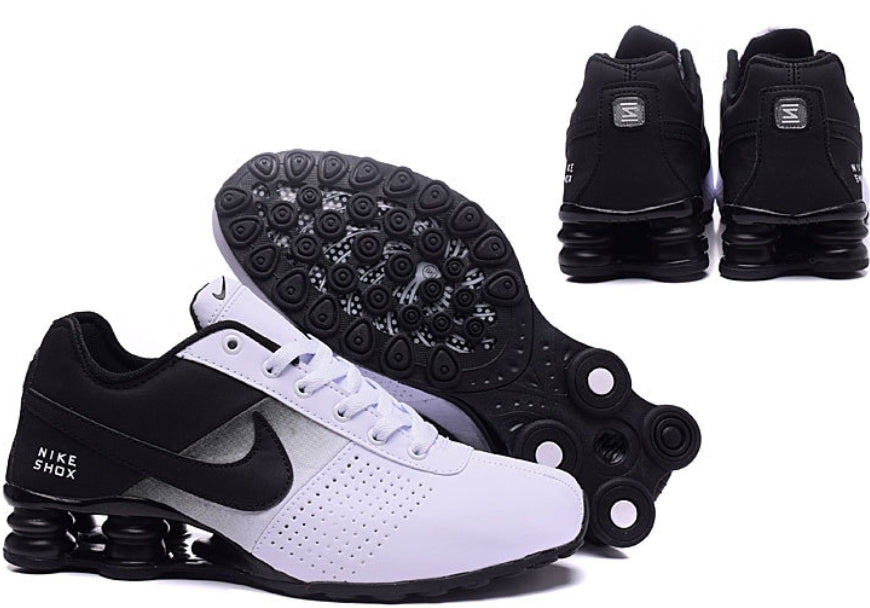 Les baskets Nike Shox Enigma assurent un confort supérieur grâce à la technologie Shox. Les colonnes de soutien au talon procurent un amorti réactif.