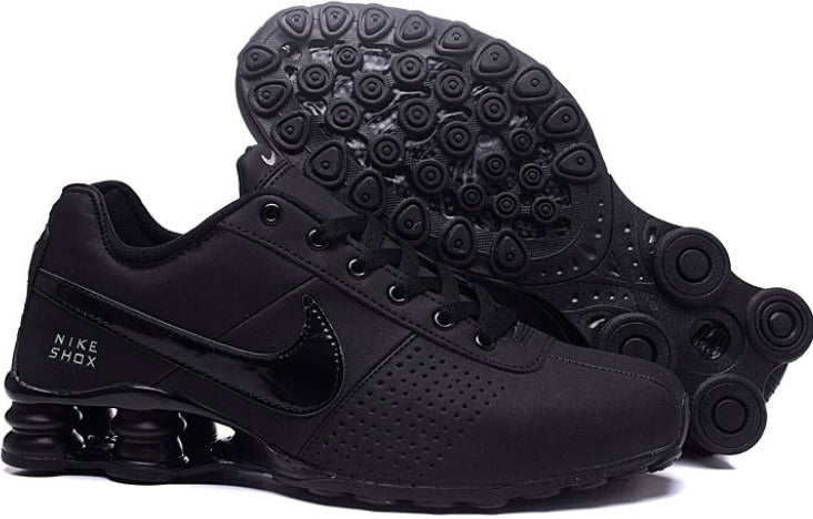 Les baskets Nike Shox Enigma assurent un confort supérieur grâce à la technologie Shox. Les colonnes de soutien au talon procurent un amorti réactif.