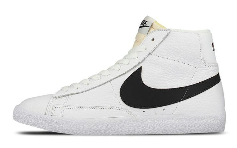 Les baskets Nike Blazer Low combinent un style intemporel et une élégance décontractée. Leur design épuré et leurs matériaux de qualité en font un choix prisé des amateurs de mode.