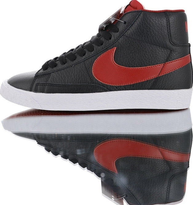 Les baskets Nike Blazer Low combinent un style intemporel et une élégance décontractée. Leur design épuré et leurs matériaux de qualité en font un choix prisé des amateurs de mode.