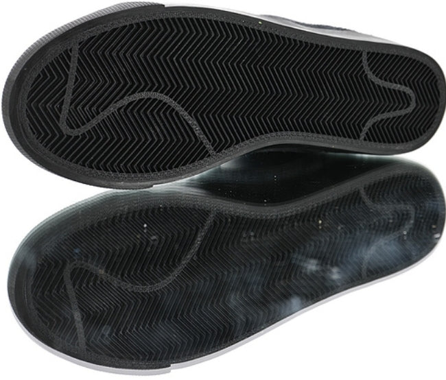 Les baskets Nike Blazer Low combinent un style intemporel et une élégance décontractée. Leur design épuré et leurs matériaux de qualité en font un choix prisé des amateurs de mode.