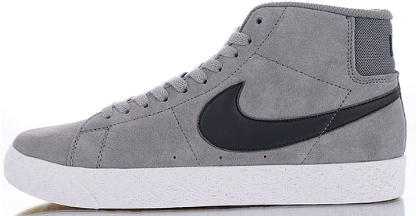 Les baskets Nike Blazer Low combinent un style intemporel et une élégance décontractée. Leur design épuré et leurs matériaux de qualité en font un choix prisé des amateurs de mode.