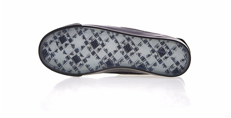 Les baskets Nike Blazer Low combinent un style intemporel et une élégance décontractée. Leur design épuré et leurs matériaux de qualité en font un choix prisé des amateurs de mode.